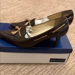 Karen Scott short heel shoes. Worn. US 7 1/2M.